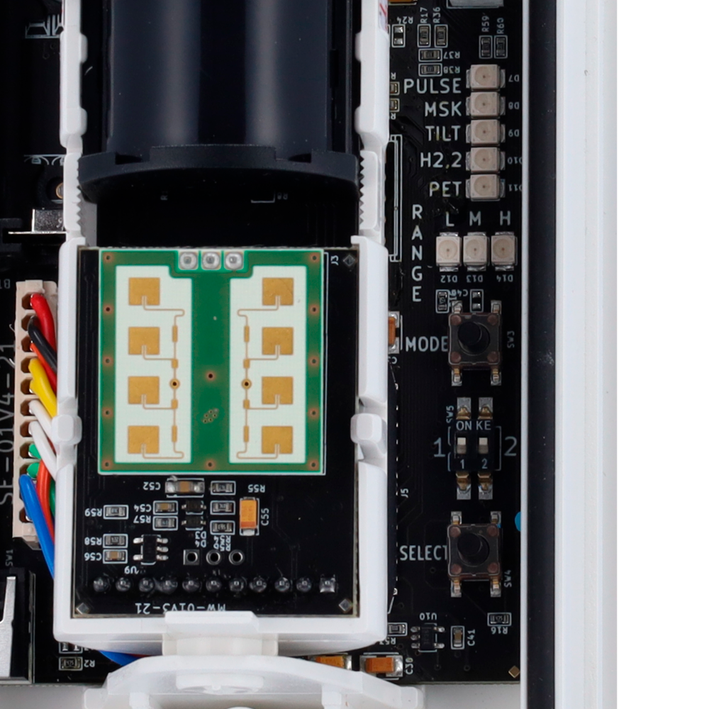 Rilevatore da esterno cablato Duevi - Doppio PIR e microonde (24 GHz) - Rilevamento 15 m / Antimasking / Pet immunity - Alimentazione 9.6 ~ 14.5 VDC - Compatibile con i sistemi di allarme cablati - Uso esterno IP54 / Antivandalo IK10