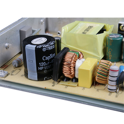 Fonte di alimentazione commutata - Ingresso AC 200~240 V - Uscita DC 12 V / 5 A (60W) - Uscita regolabile 10.5 ~ 13.5 V - Protetto contro i picchi di corrente - e picchi di corrente