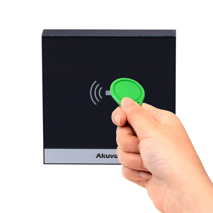 Controllo accessi - Scheda EM/MF e NFC | 1 relè - 20.000 utenti | 100.000 registri - Controller integrato | Wiegand 26/34 - Adatto per esterni IP65 | TCP/IP e PoE - Connessione via Cloud | Uscita 12V